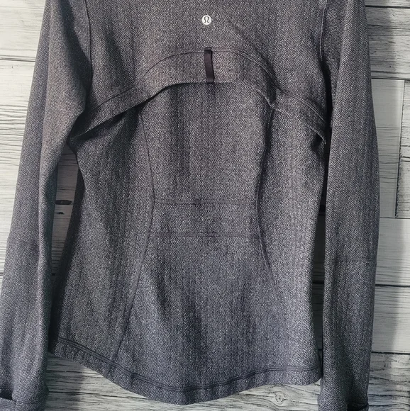 Define Lululemon jacket - Picture 3 of 3